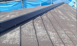 樹脂製貫板＋新しい棟板金＋既存屋根材の撤去・処理（20m）